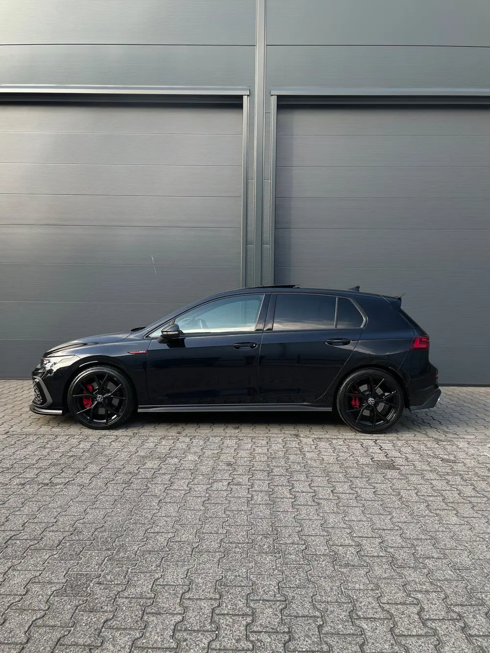 Volkswagen Golf 2.0 TSI  7-DSG 2021 Zwart uit 2021, foto 2