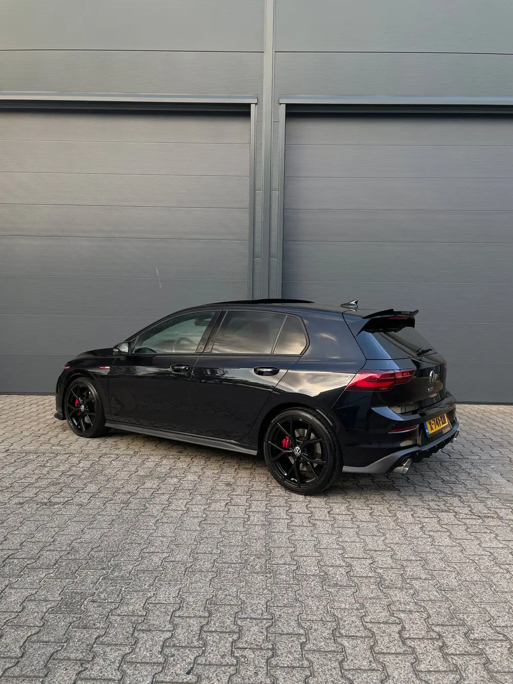 Volkswagen Golf 2.0 TSI  7-DSG 2021 Zwart uit 2021, foto 3