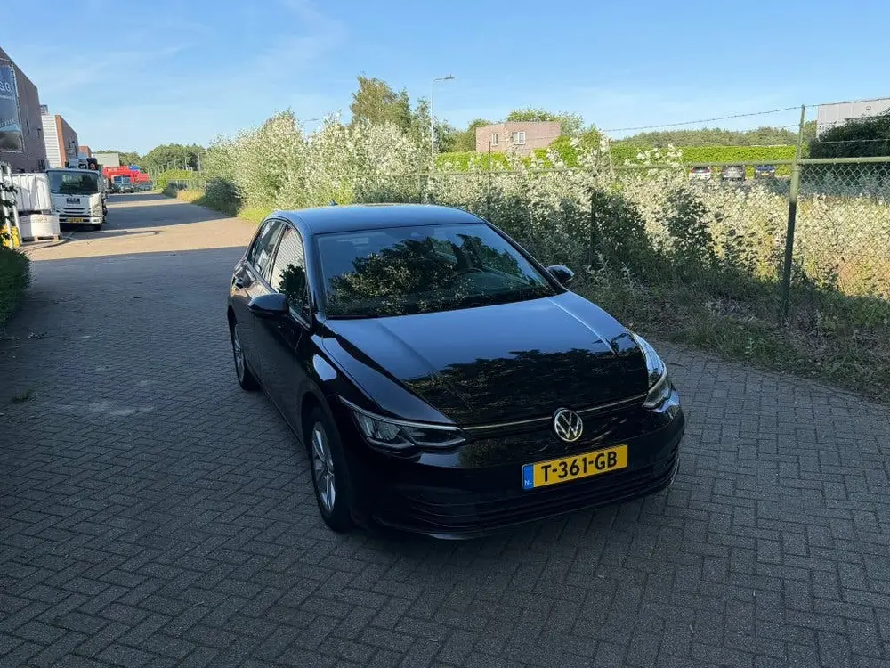 Volkswagen Golf 2.0 TDI 150pk 7-DSG 2020 Zwart uit 2020, foto 2