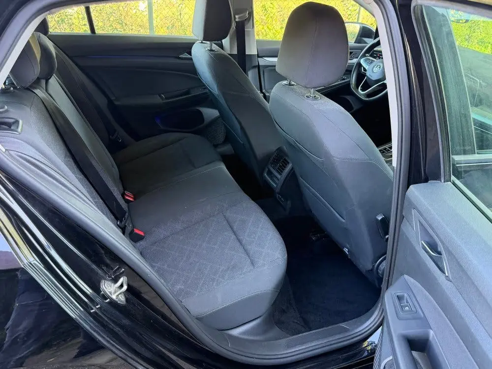 Volkswagen Golf 2.0 TDI 150pk 7-DSG 2020 Zwart uit 2020, foto 6