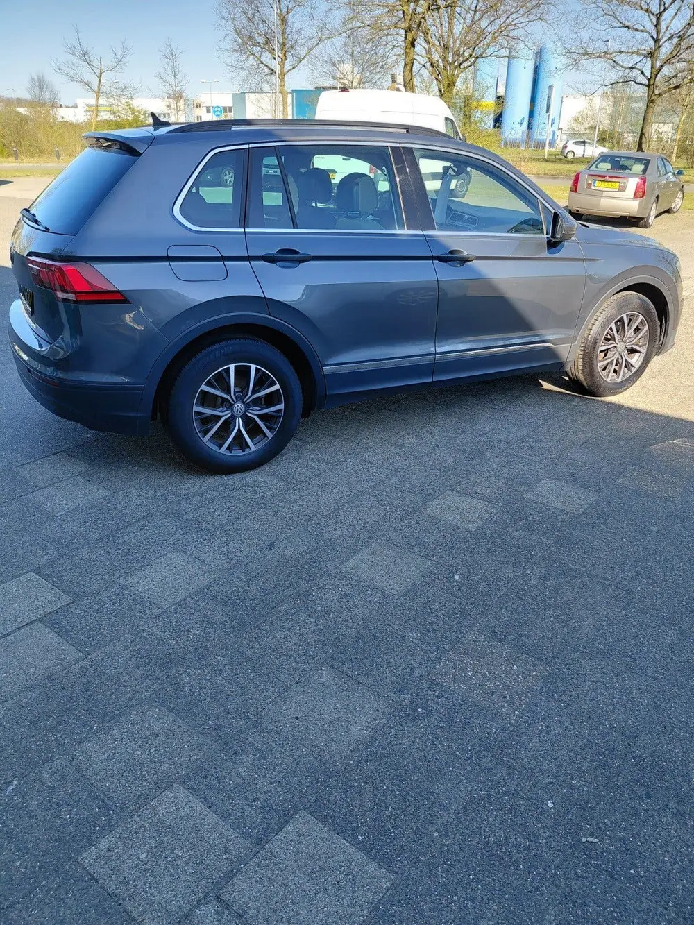 Volkswagen Tiguan 1.5 TSI 130pk 2020 Grijs uit 2020, foto 3
