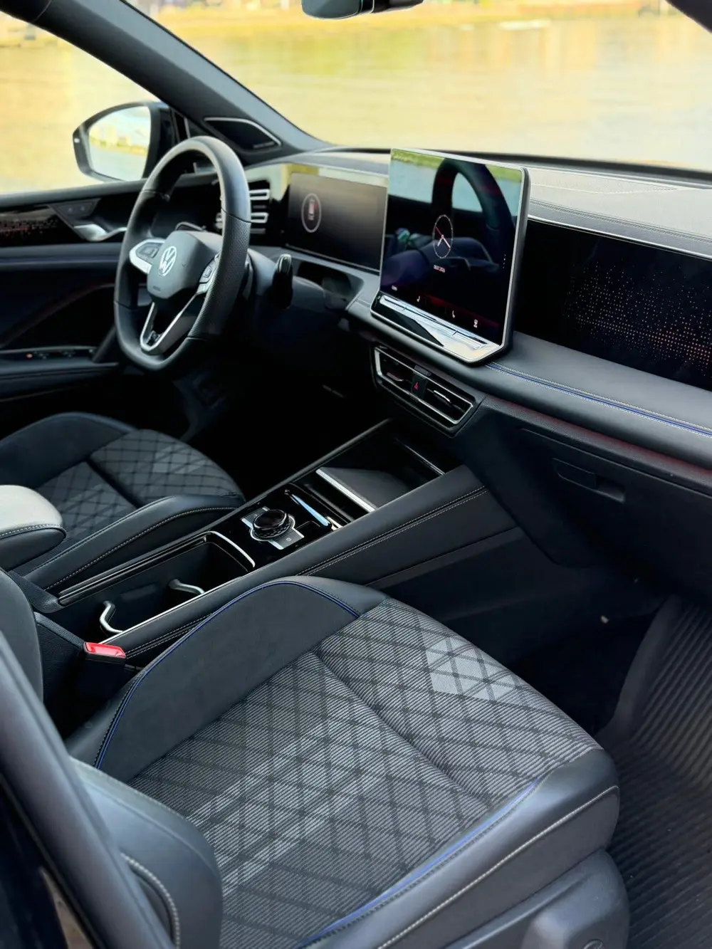 Volkswagen Tiguan 1.5 Etsi 150pk Dsg-7 2024 Zwart R-Line uit 2024, foto 12
