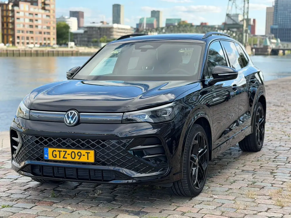 Volkswagen Tiguan 1.5 Etsi 150pk Dsg-7 2024 Zwart R-Line uit 2024, foto 2