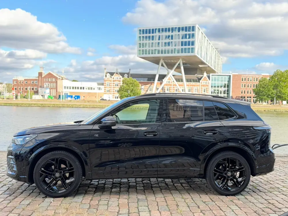 Volkswagen Tiguan 1.5 Etsi 150pk Dsg-7 2024 Zwart R-Line uit 2024, foto 3