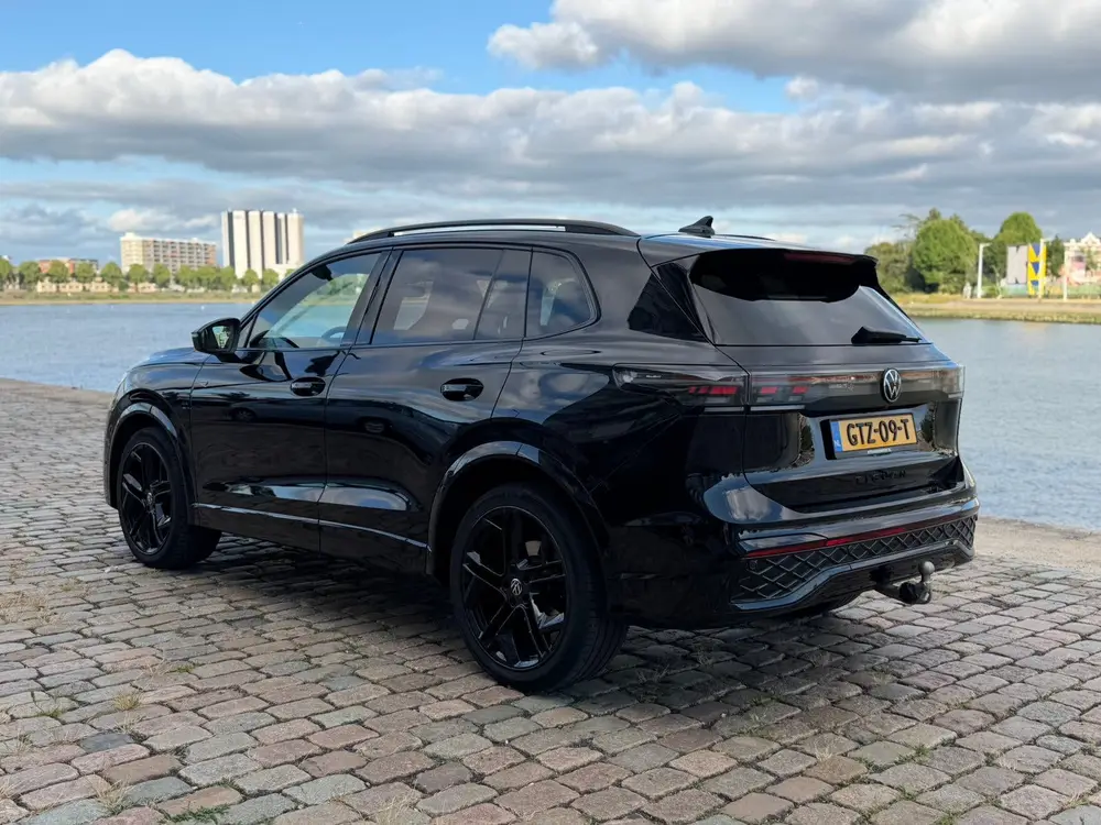 Volkswagen Tiguan 1.5 Etsi 150pk Dsg-7 2024 Zwart R-Line uit 2024, foto 4