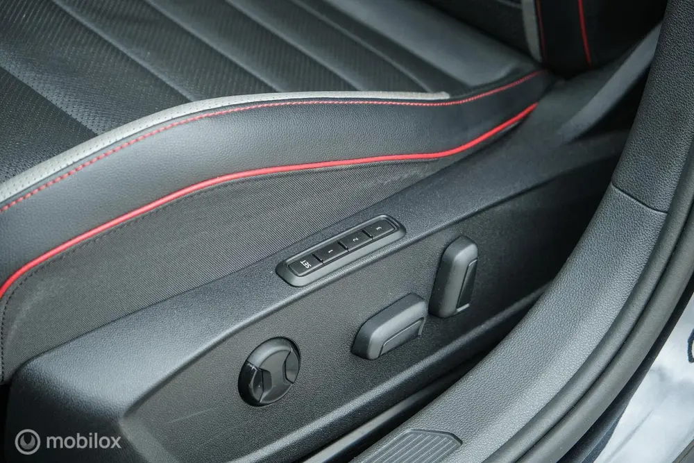Volkswagen Golf 2.0 TSI GTI | Virtual | Harman Kardon | Schu uit 2021, foto 8