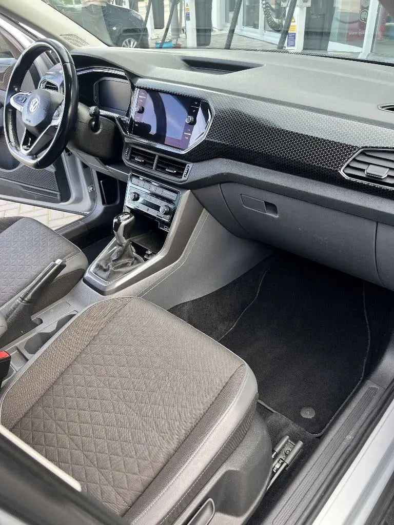 Volkswagen T-Cross Financial lease | Volkswagen T-Cross 1.0 TSI 115pk 7-DSG uit 2019, foto 10