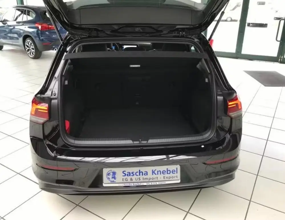 Volkswagen Golf 1.0 TSI 110pk 2022 Zwart uit 2022, foto 10