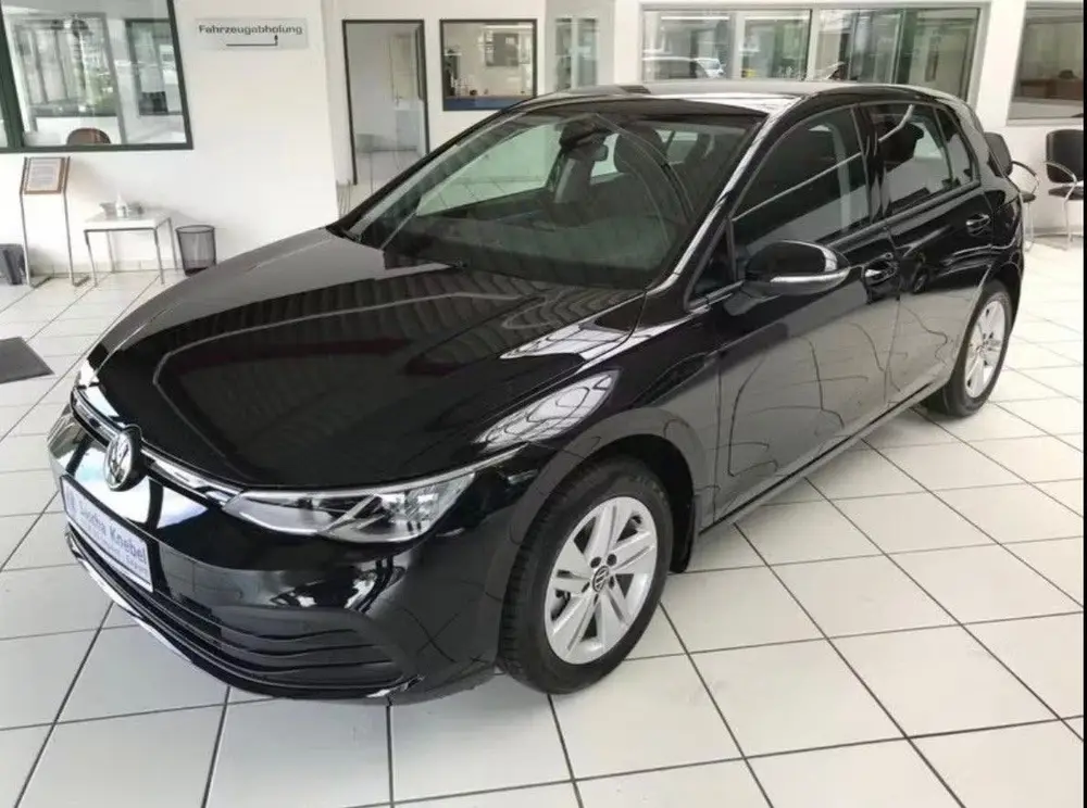 Volkswagen Golf 1.0 TSI 110pk 2022 Zwart uit 2022, foto 2