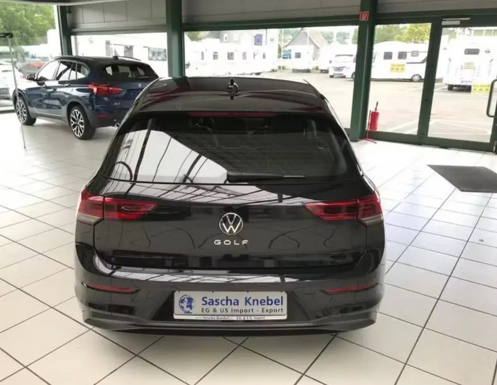 Volkswagen Golf 1.0 TSI 110pk 2022 Zwart uit 2022, foto 3