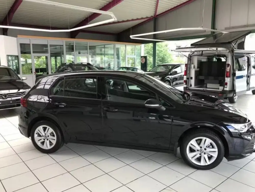 Volkswagen Golf 1.0 TSI 110pk 2022 Zwart uit 2022, foto 4