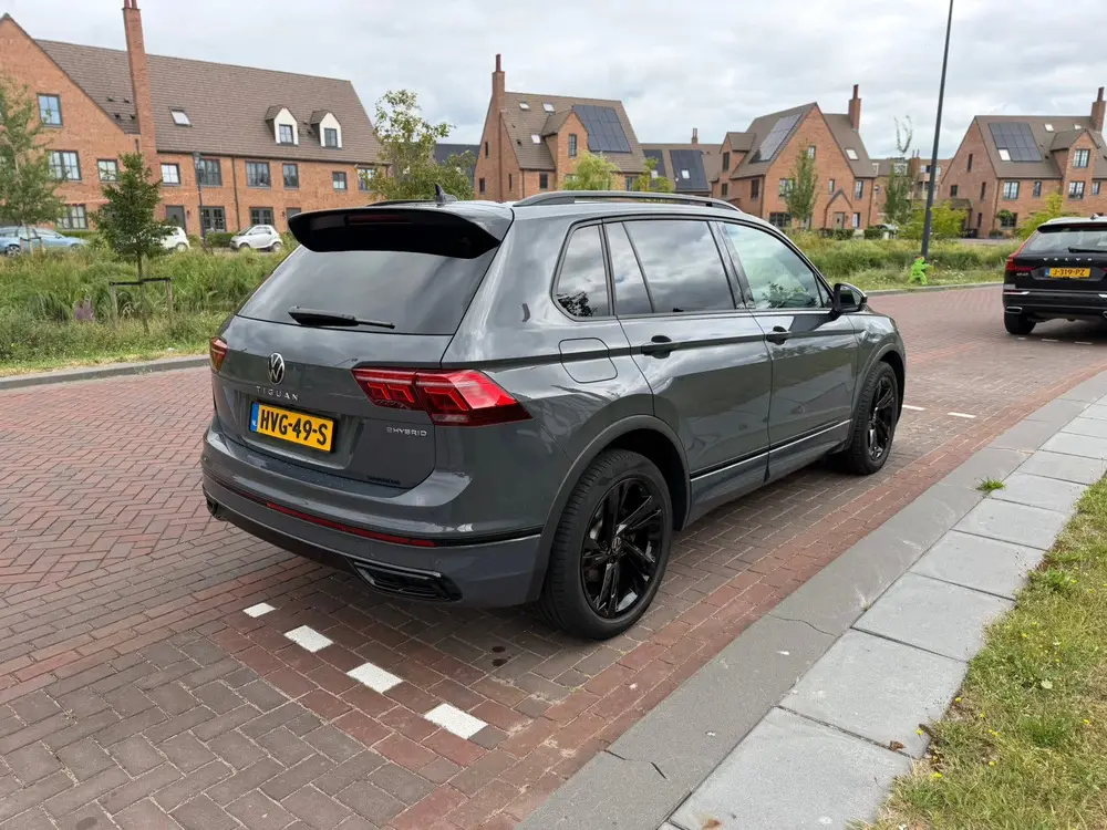 Volkswagen Tiguan 1.4 TSI Ehybrid 245pk DSG 2021 Grijs | BTW uit 2021, foto 3