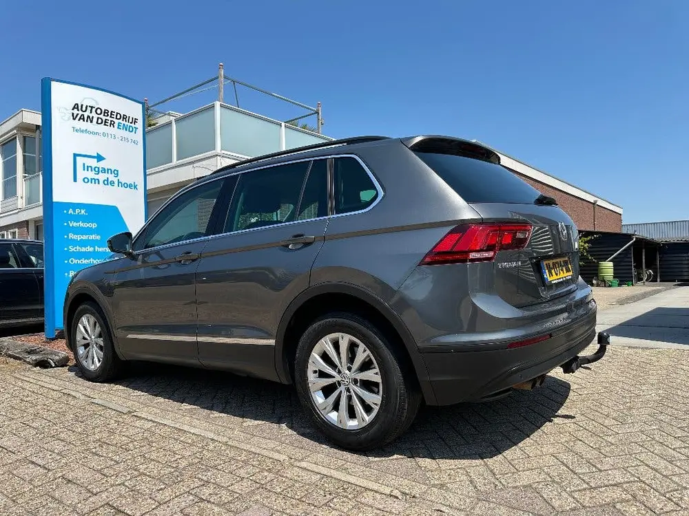 Volkswagen Tiguan 1.5 TSI | Comfortline Trekhaak LED CarPlay uit 2019, foto 3