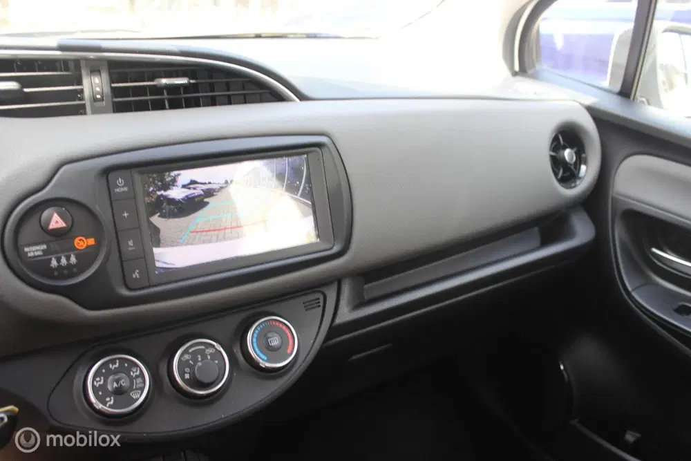 Toyota Yaris 1.0 VVT-i Connect uit 2019, foto 11