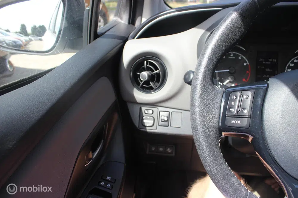Toyota Yaris 1.0 VVT-i Connect uit 2019, foto 13