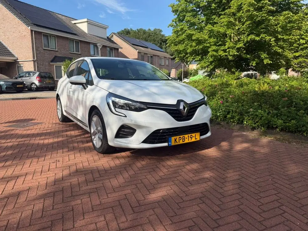 Renault Clio 1.6 E-tech Hybrid 140pk 2022 Wit uit 2022