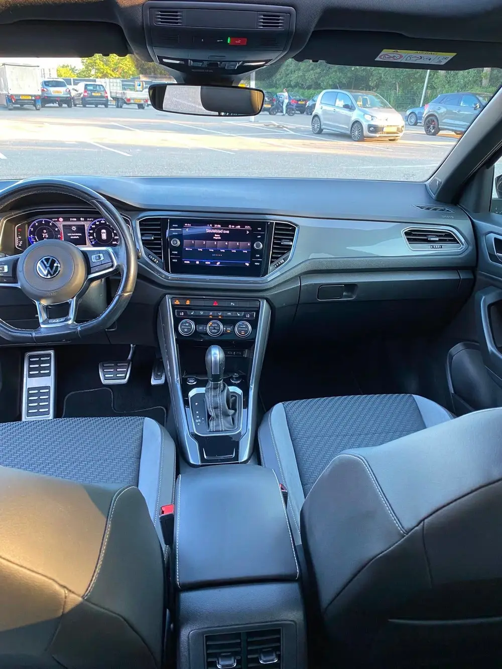 Volkswagen T-Roc 1.5 TSI 150pk 7-DSG 2022 Zwart uit 2022, foto 11