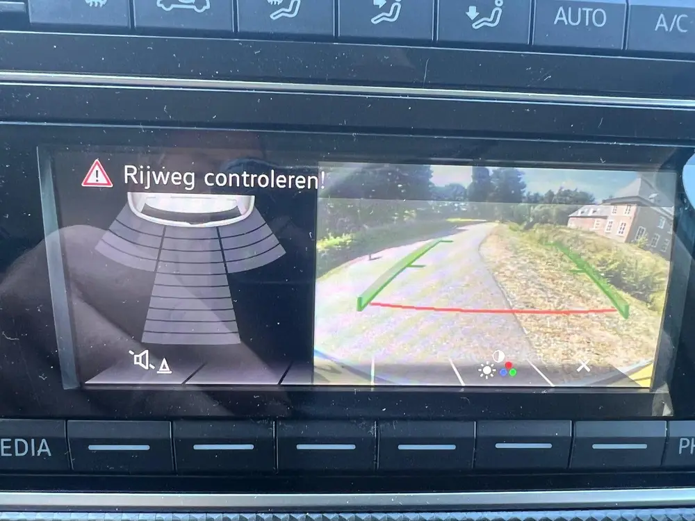 Volkswagen Up! 1.0 60PK 5D BMT - LUXE -2020 R-line Blauw uit 2020, foto 11