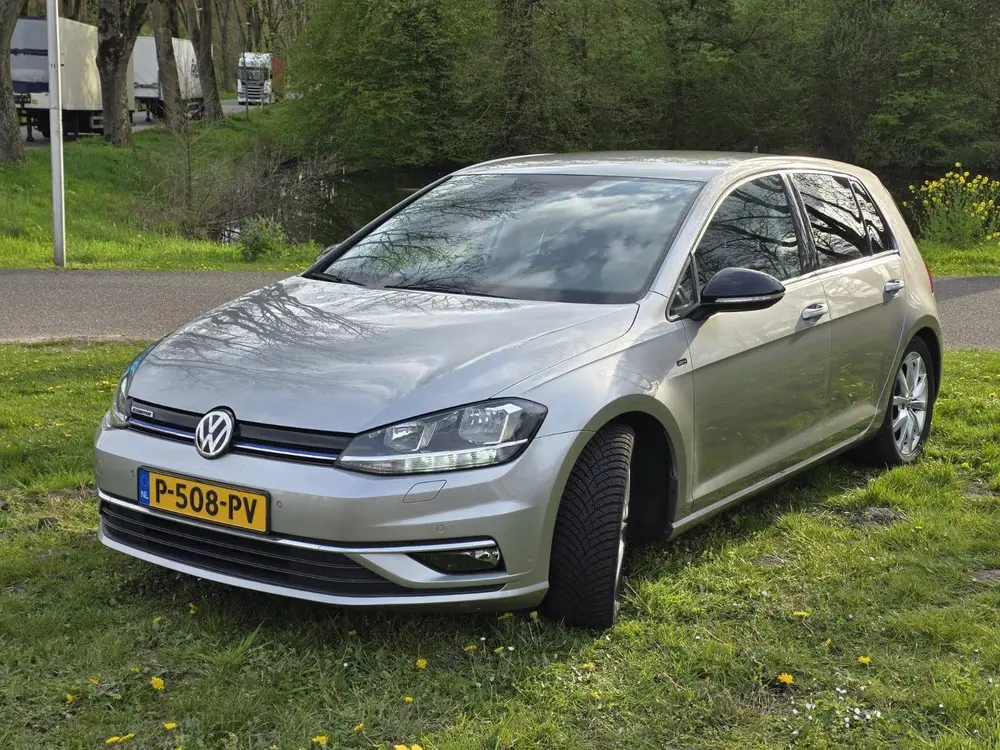 Volkswagen Golf VII Golf 1.5 TSI 130pk 7-DSG Bluemotion 2019 Grijs uit 2019, foto 2