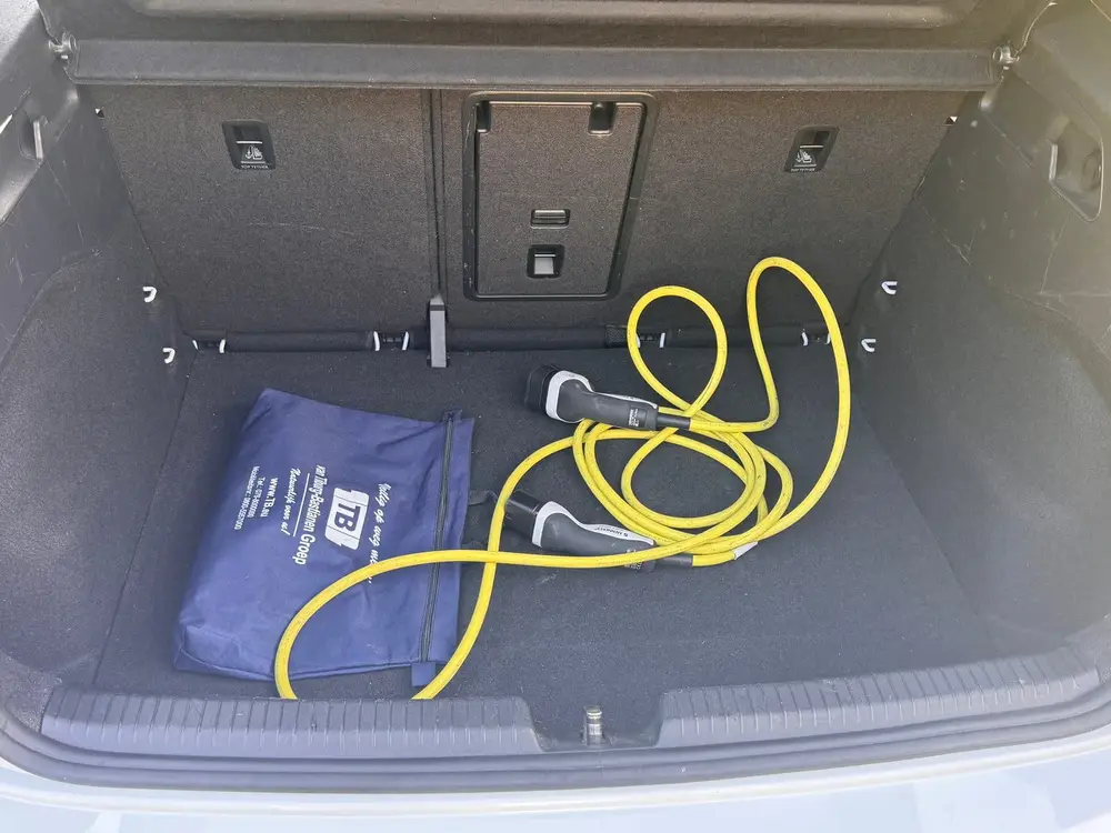 Volkswagen ID.3 58kWh 204pk 2020 Wit -127.735 KM  Soh 91,7% uit 2020, foto 6