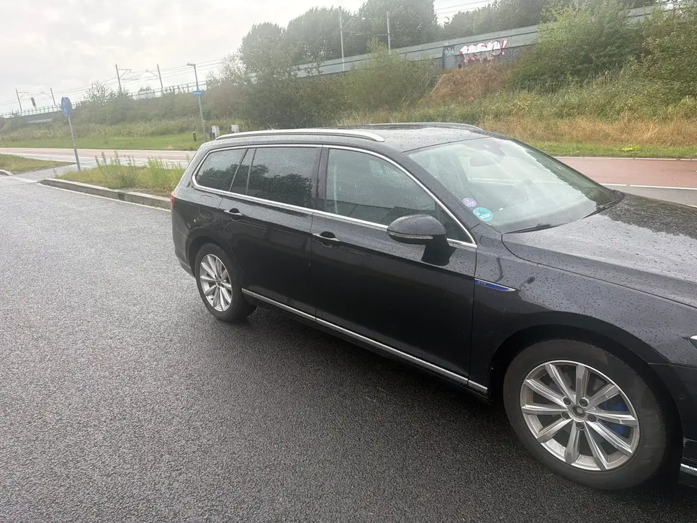 Volkswagen Passat Variant Passat 1.4 TSI Phev 218pk 6-DSG 2021 Zwart uit 2021, foto 3