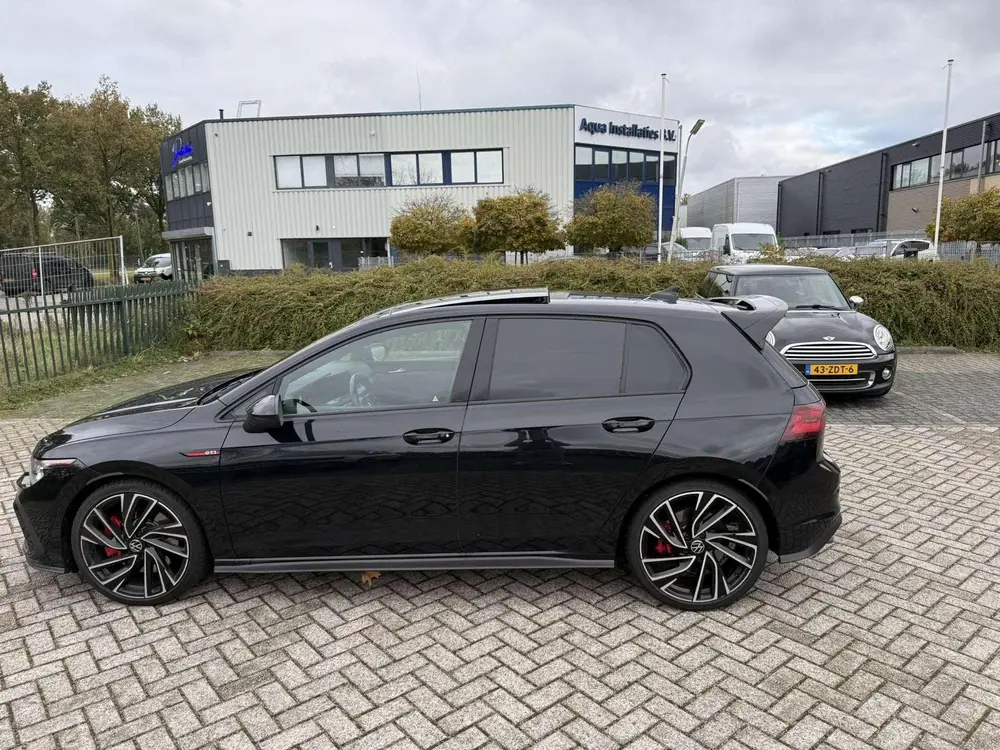 Volkswagen Golf 2.0 TSI 245pk 7-DSG 2021 Zwart uit 2021, foto 2
