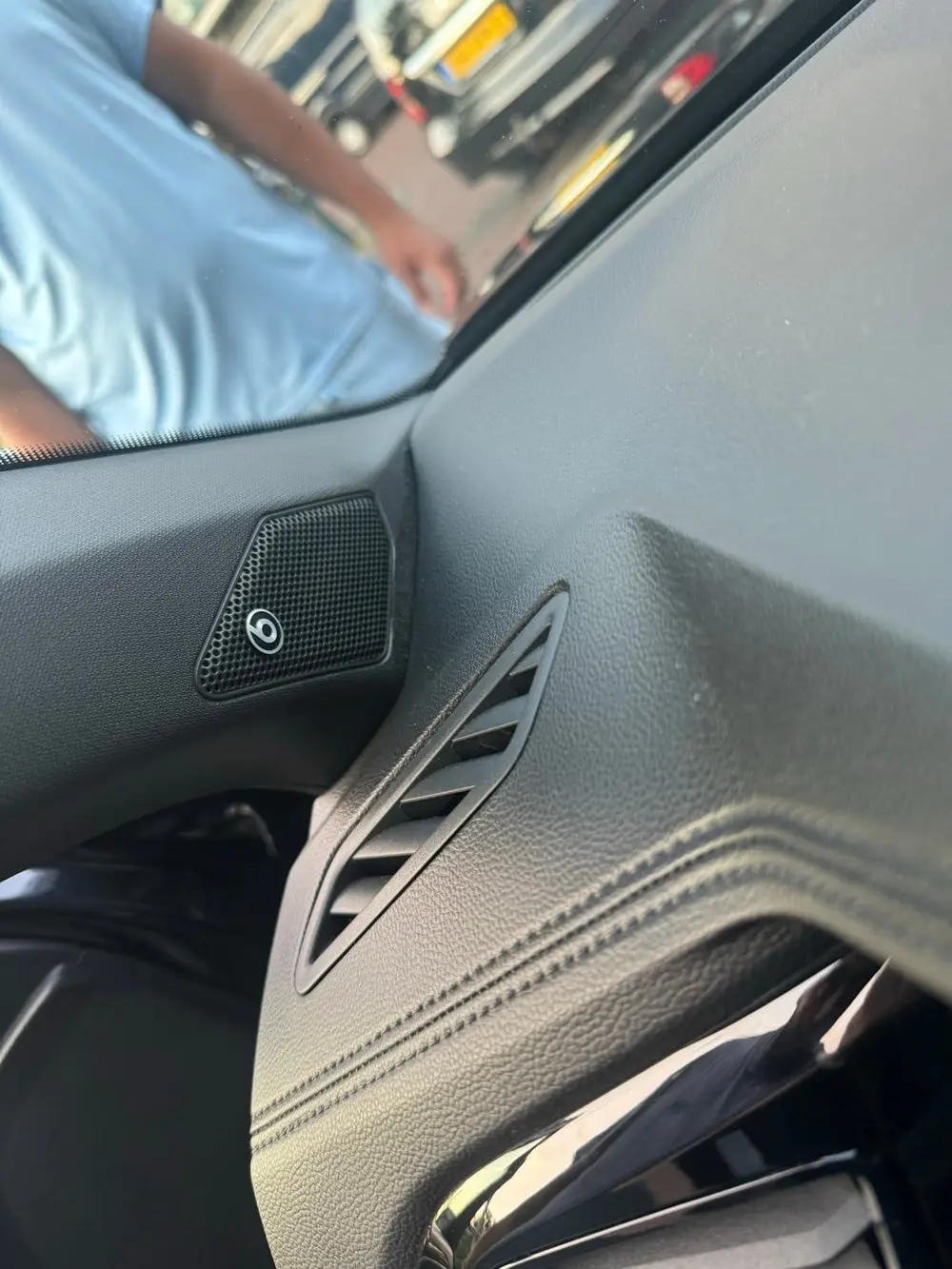 Volkswagen T-Roc R 300PK 2.0 4M AKRAPOVIC KEYLESS BEATS ACC uit 2022, foto 3