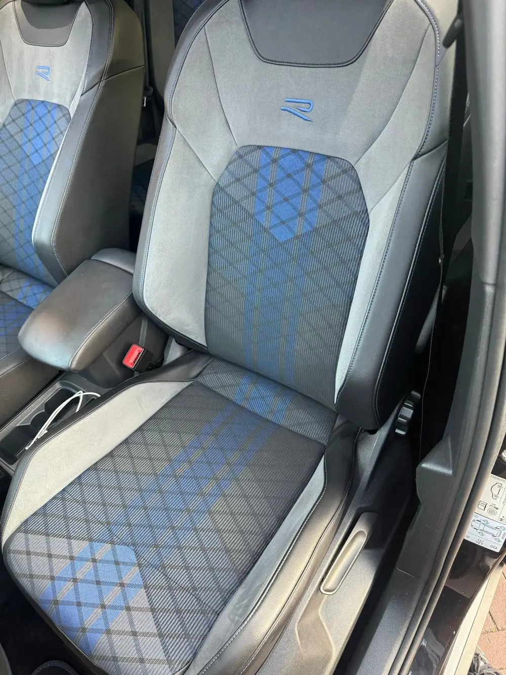Volkswagen T-Roc R 300PK 2.0 4M AKRAPOVIC KEYLESS BEATS ACC uit 2022, foto 4