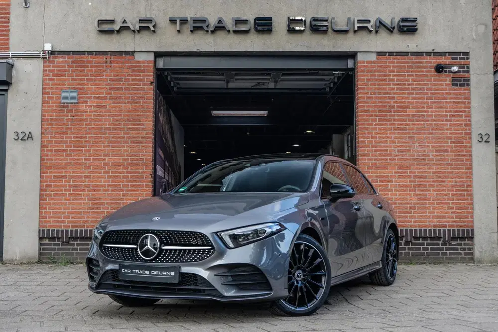 Mercedes-Benz A-Klasse Mercedes A-klasse 250 e AMG Pano uit 2020