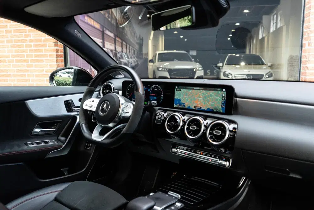 Mercedes-Benz A-Klasse Mercedes A-klasse 250 e AMG Pano uit 2020, foto 10