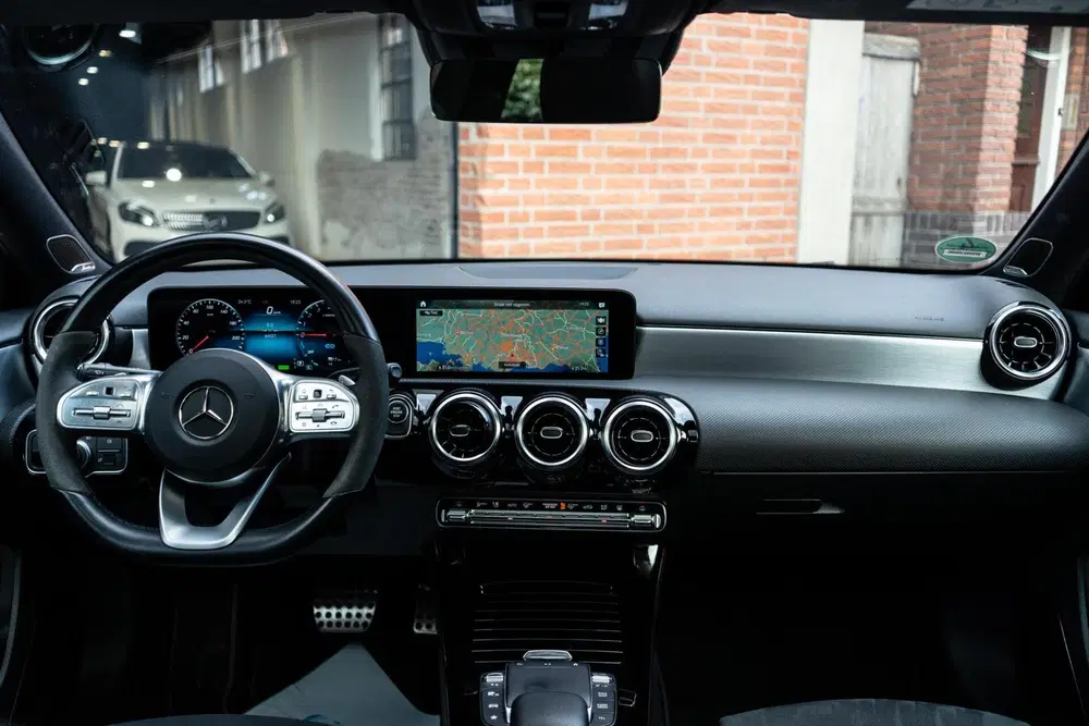 Mercedes-Benz A-Klasse Mercedes A-klasse 250 e AMG Pano uit 2020, foto 2