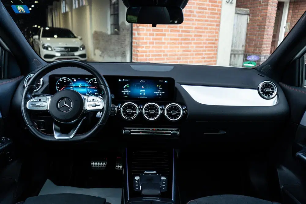 Mercedes-Benz GLA Mercedes GLA-klasse 250 e AMG Line Pano uit 2022, foto 2