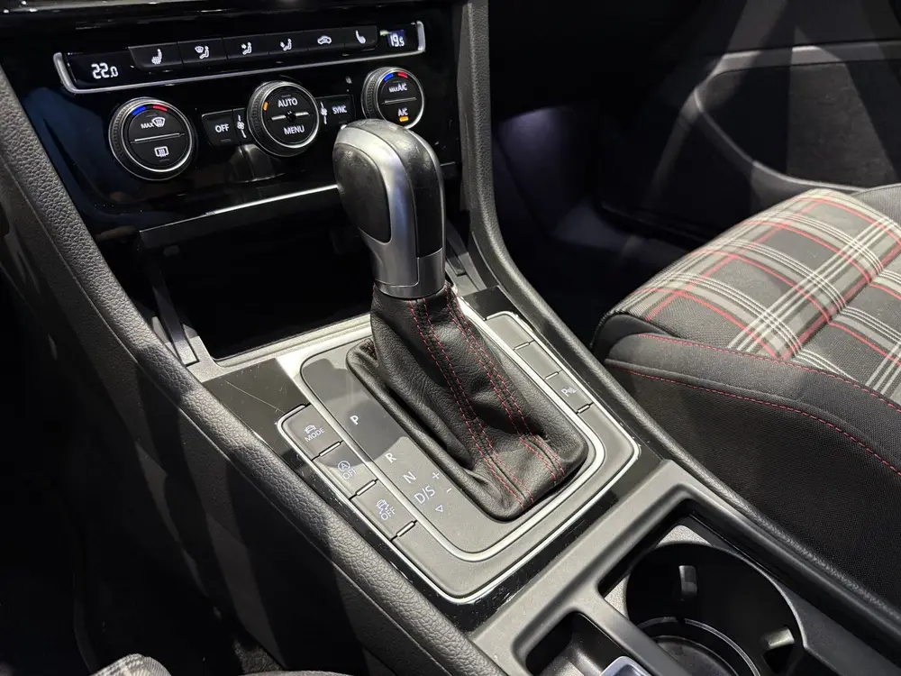 Volkswagen Golf 2.0 TSI GTI Performance, Virtual Dealer onde uit 2019, foto 17