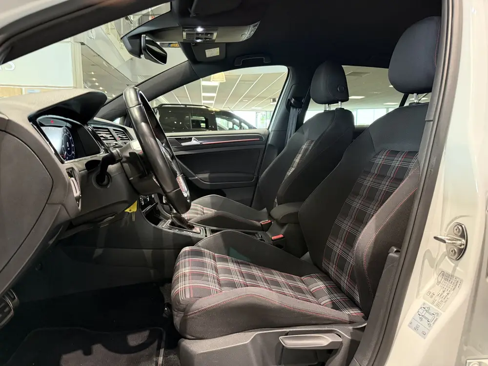 Volkswagen Golf 2.0 TSI GTI Performance, Virtual Dealer onde uit 2019, foto 8