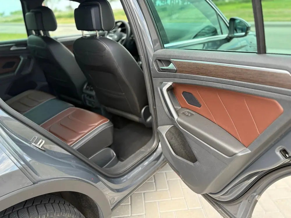 Volkswagen Tiguan 1.4 TSI Ehybrid 150pk DSG 2021 Grijs uit 2021, foto 10