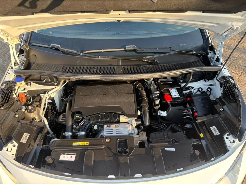 Peugeot 3008 1.2 turbo 130pk S&S EAT Wit uit 2019, foto 10
