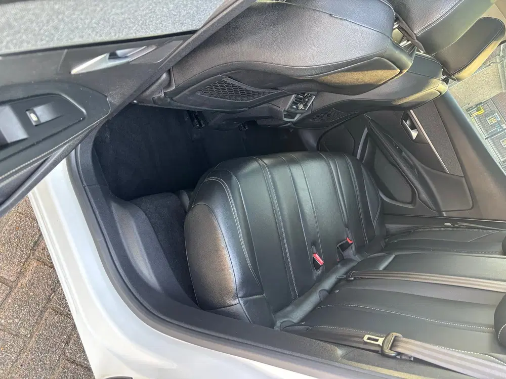 Peugeot 3008 1.2 turbo 130pk S&S EAT Wit uit 2019, foto 12