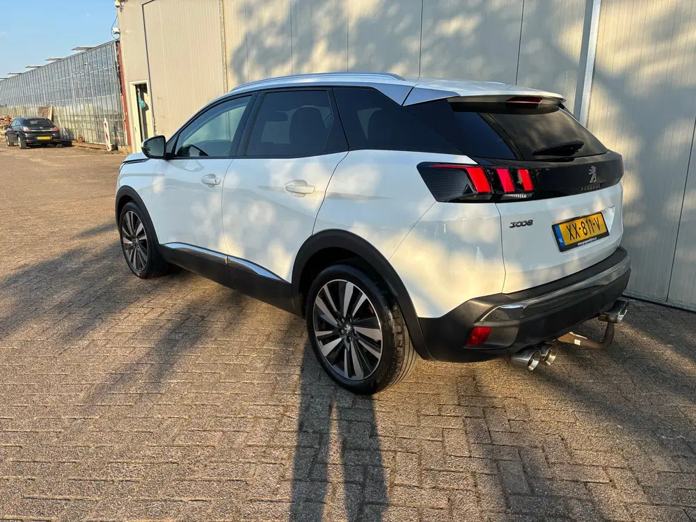 Peugeot 3008 1.2 turbo 130pk S&S EAT Wit uit 2019, foto 4