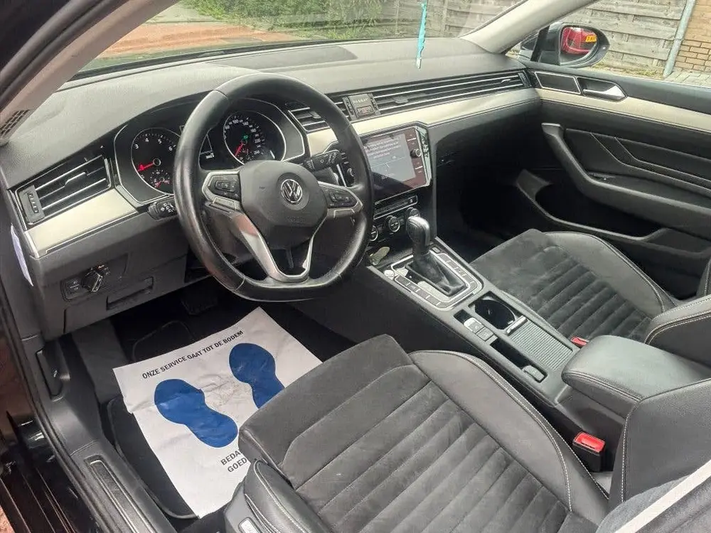 Volkswagen Passat Variant Passat 1.5 TSI 150pk DSG 2020 Zwart uit 2020, foto 2