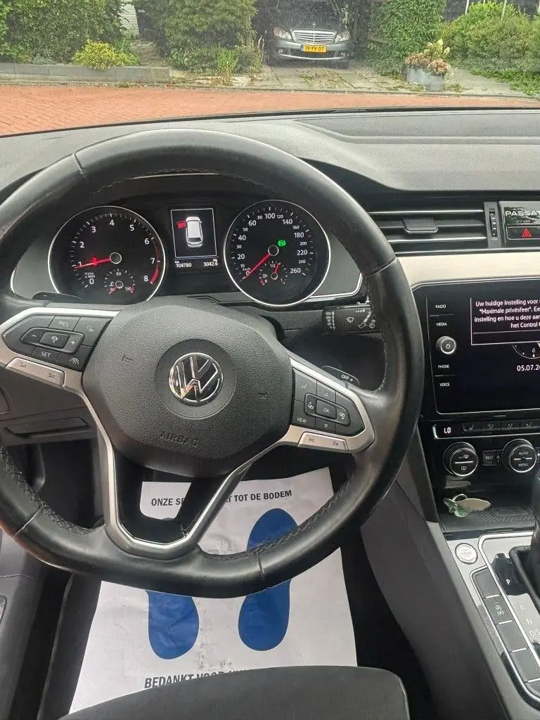 Volkswagen Passat Variant Passat 1.5 TSI 150pk DSG 2020 Zwart uit 2020, foto 3