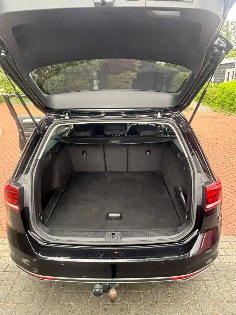 Volkswagen Passat Variant Passat 1.5 TSI 150pk DSG 2020 Zwart uit 2020, foto 4