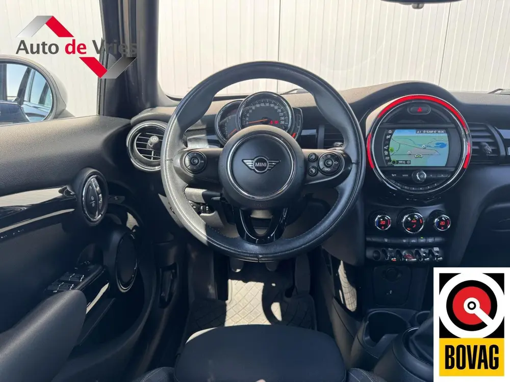 Mini Cooper 1.5 Cooper Chili uit 2019, foto 2