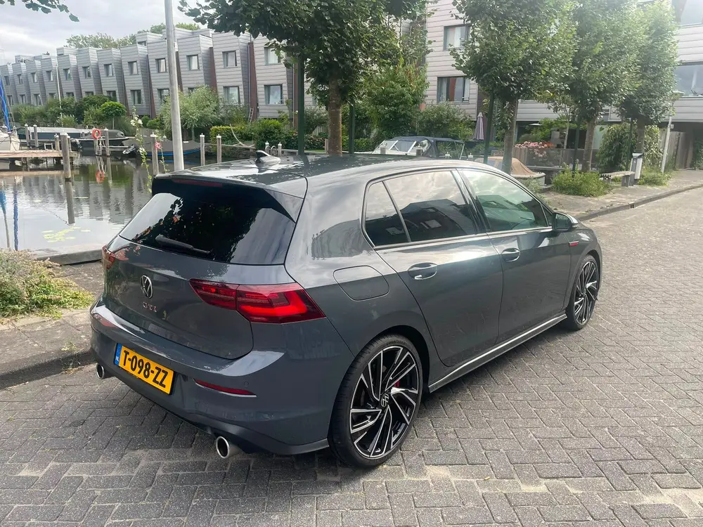 Volkswagen Golf 8 GTI, Moonstone Grey, Dealer onderhouden. uit 2021, foto 3