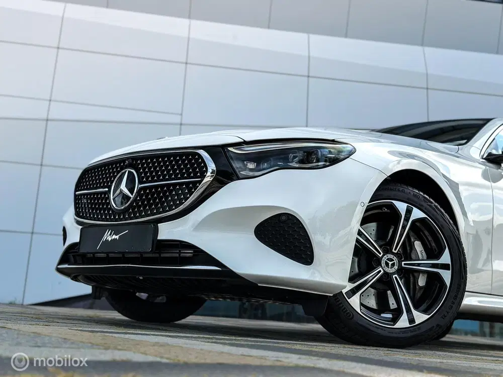 Mercedes-Benz E-Klasse Mercedes E-klasse 400 e 4MATIC Exclusive L uit 2024, foto 4