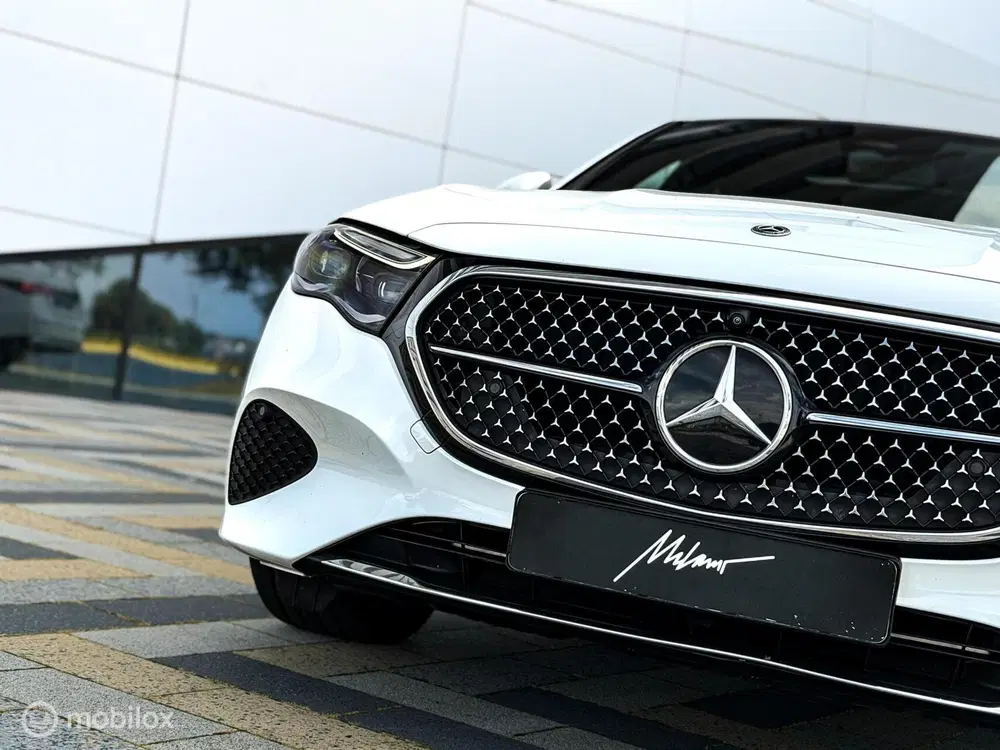 Mercedes-Benz E-Klasse Mercedes E-klasse 400 e 4MATIC Exclusive L uit 2024, foto 7