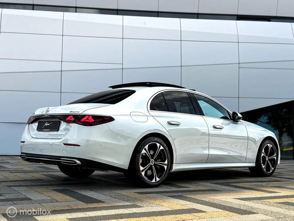 Mercedes-Benz E-Klasse Mercedes E-klasse 400 e 4MATIC Exclusive L uit 2024, foto 9