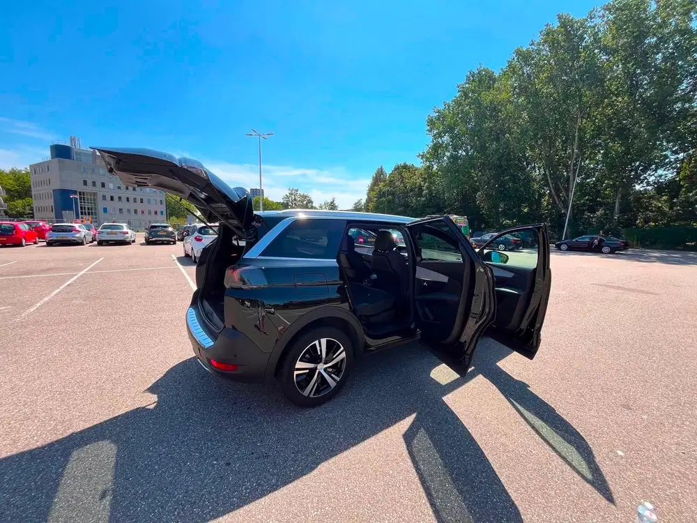 Peugeot 5008 GT 1.2 Puretech 130pk S&S Eat8 2024 Zwart uit 2024, foto 7