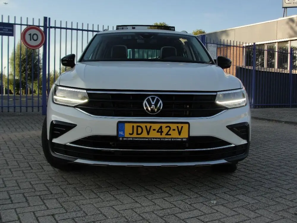 Volkswagen Tiguan 1.5 TSI/AUTOMAAT/2022/URBAN SPORT/OPEN DAK/TREKHAAK uit 2022, foto 2