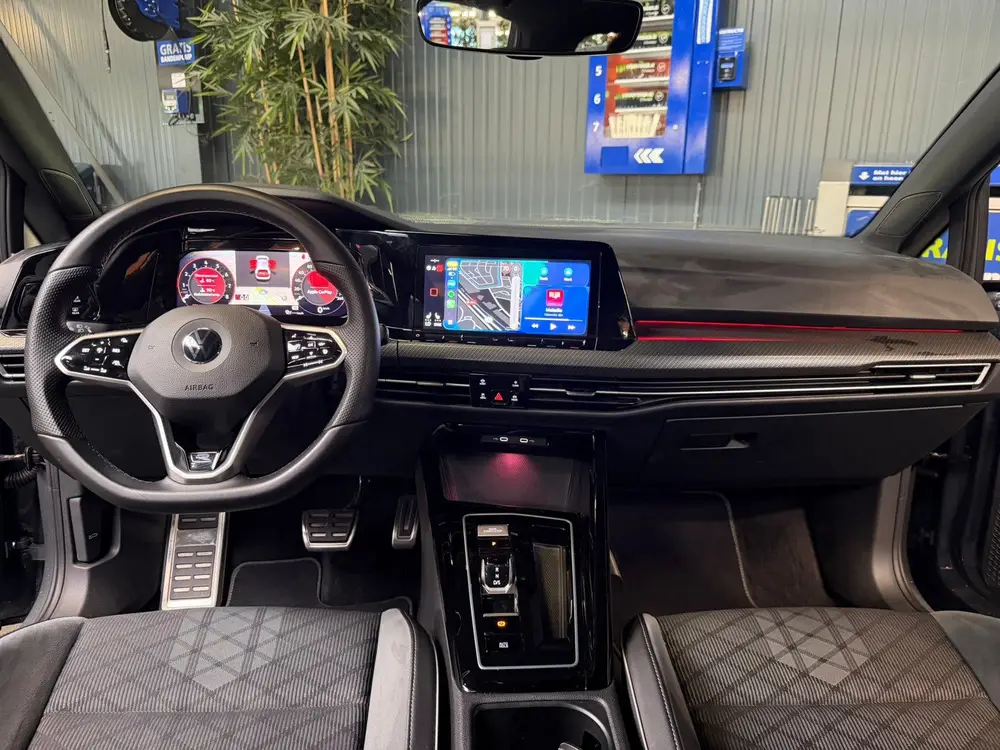 Volkswagen Golf 1.5 eTSI R-line/ACC/PANO/CAMERA/IQ uit 2022, foto 11