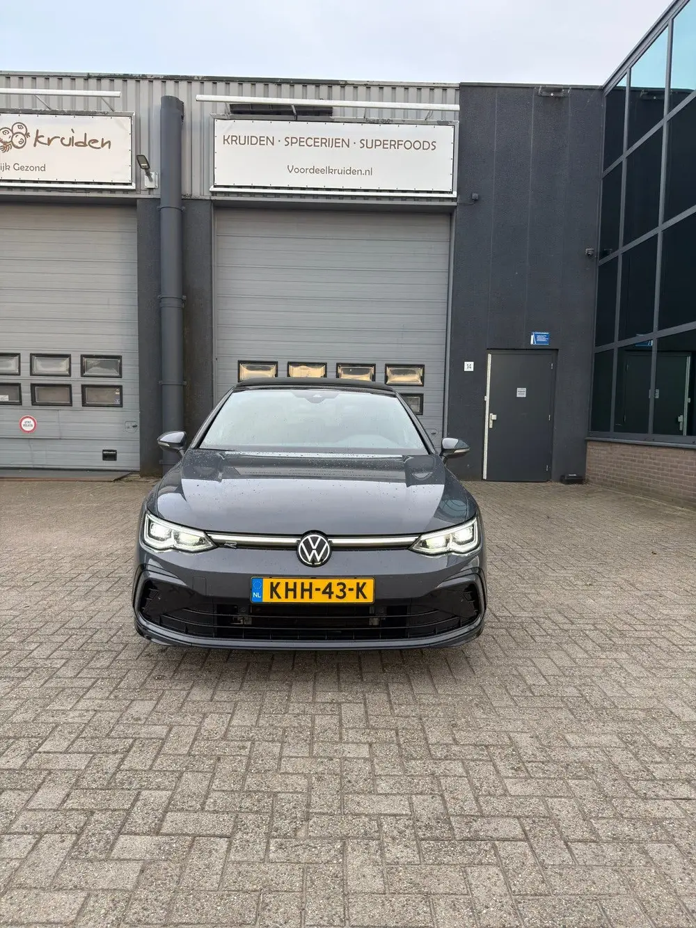 Volkswagen Golf 1.5 eTSI R-line/ACC/PANO/CAMERA/IQ uit 2022, foto 2